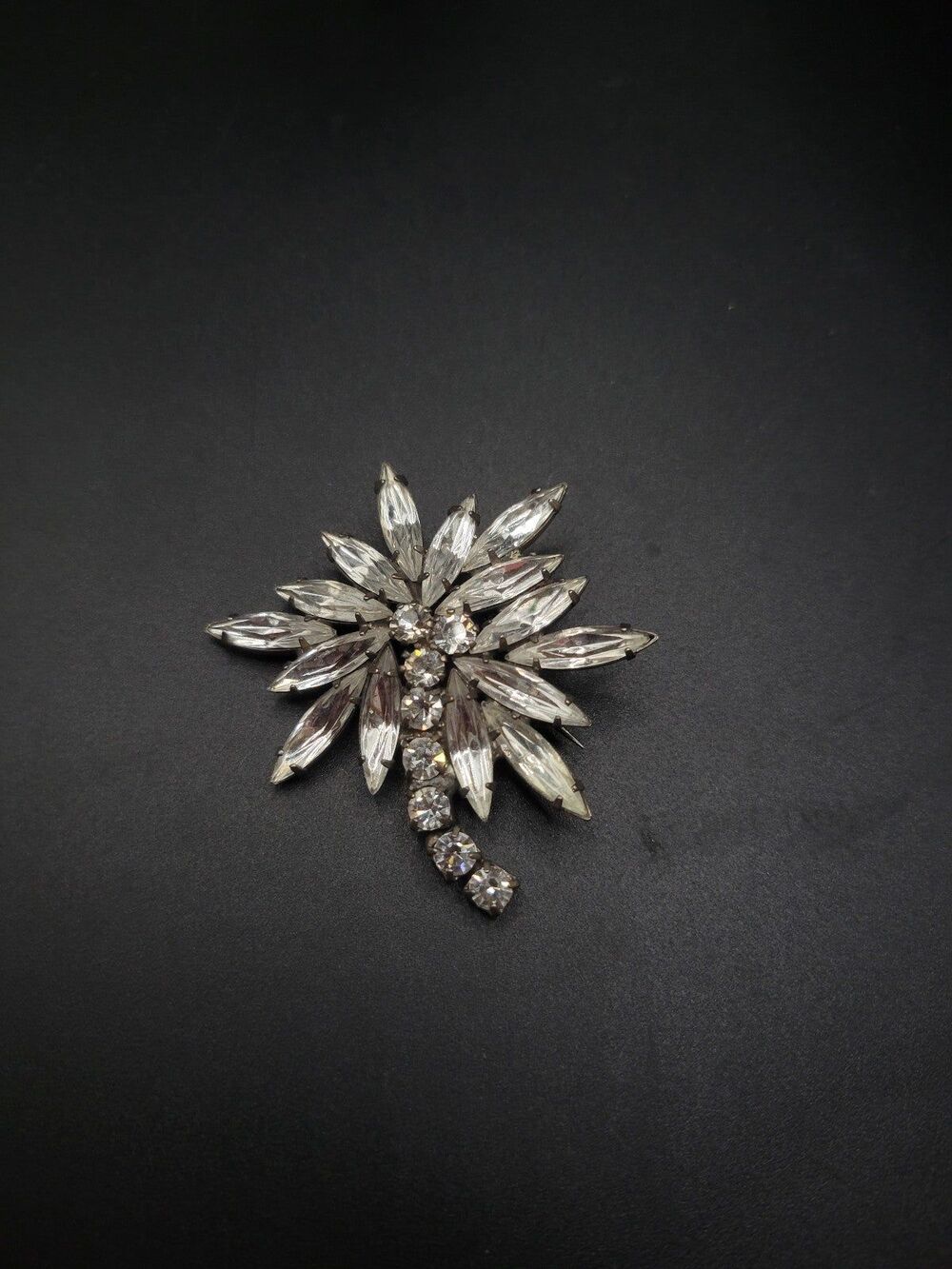 Vintage victorian clear rhienstone brooch - Picture 3 of 9
